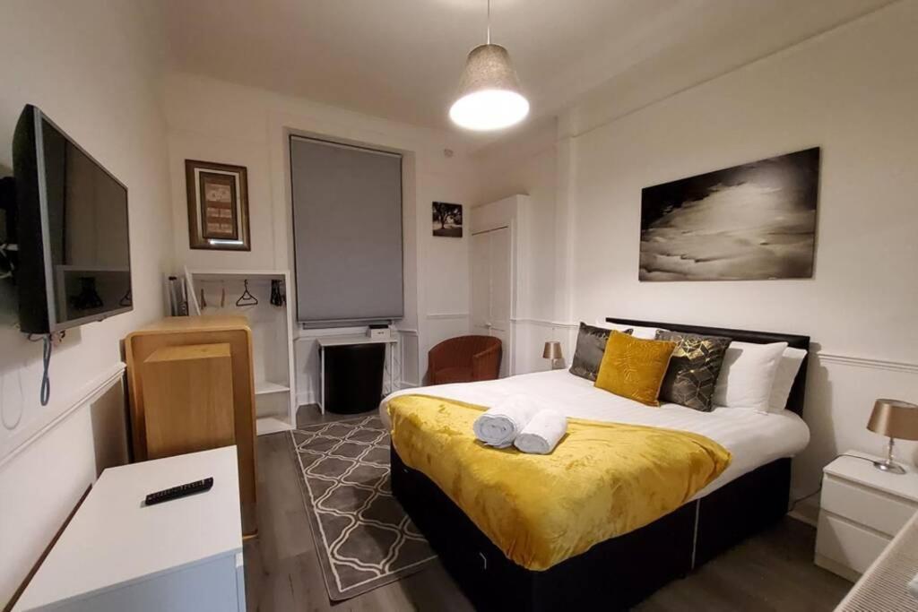 Leith Spectacular Apartment By Sensational Stay Short Lets & Serviced Accommodation With 6 Separate Beds & 2 Baths Edinburg Exteriör bild