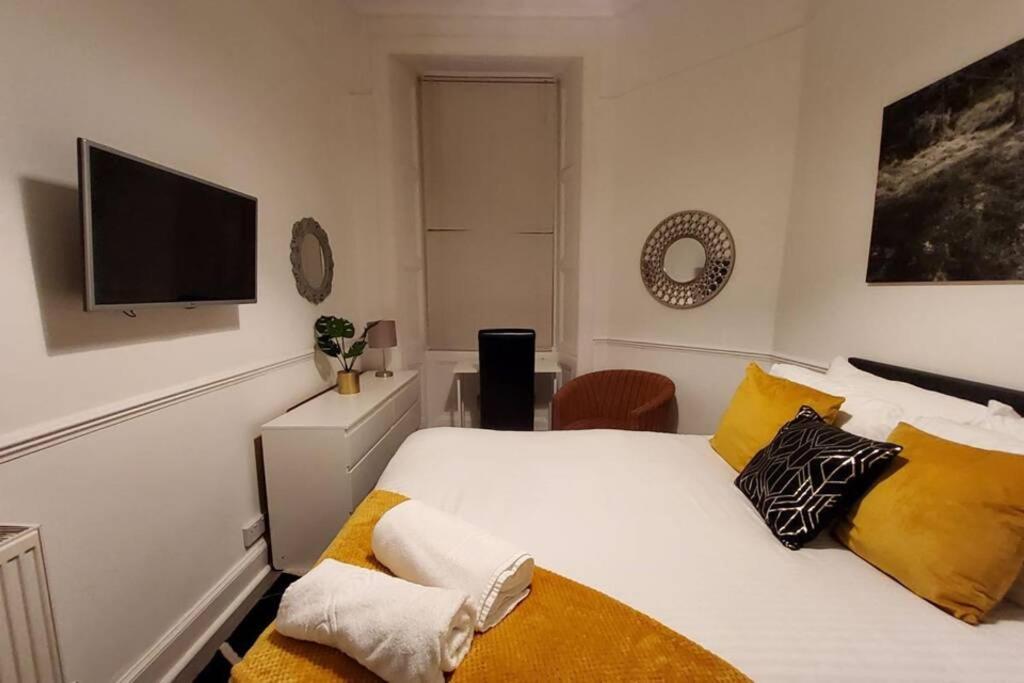 Leith Spectacular Apartment By Sensational Stay Short Lets & Serviced Accommodation With 6 Separate Beds & 2 Baths Edinburg Exteriör bild